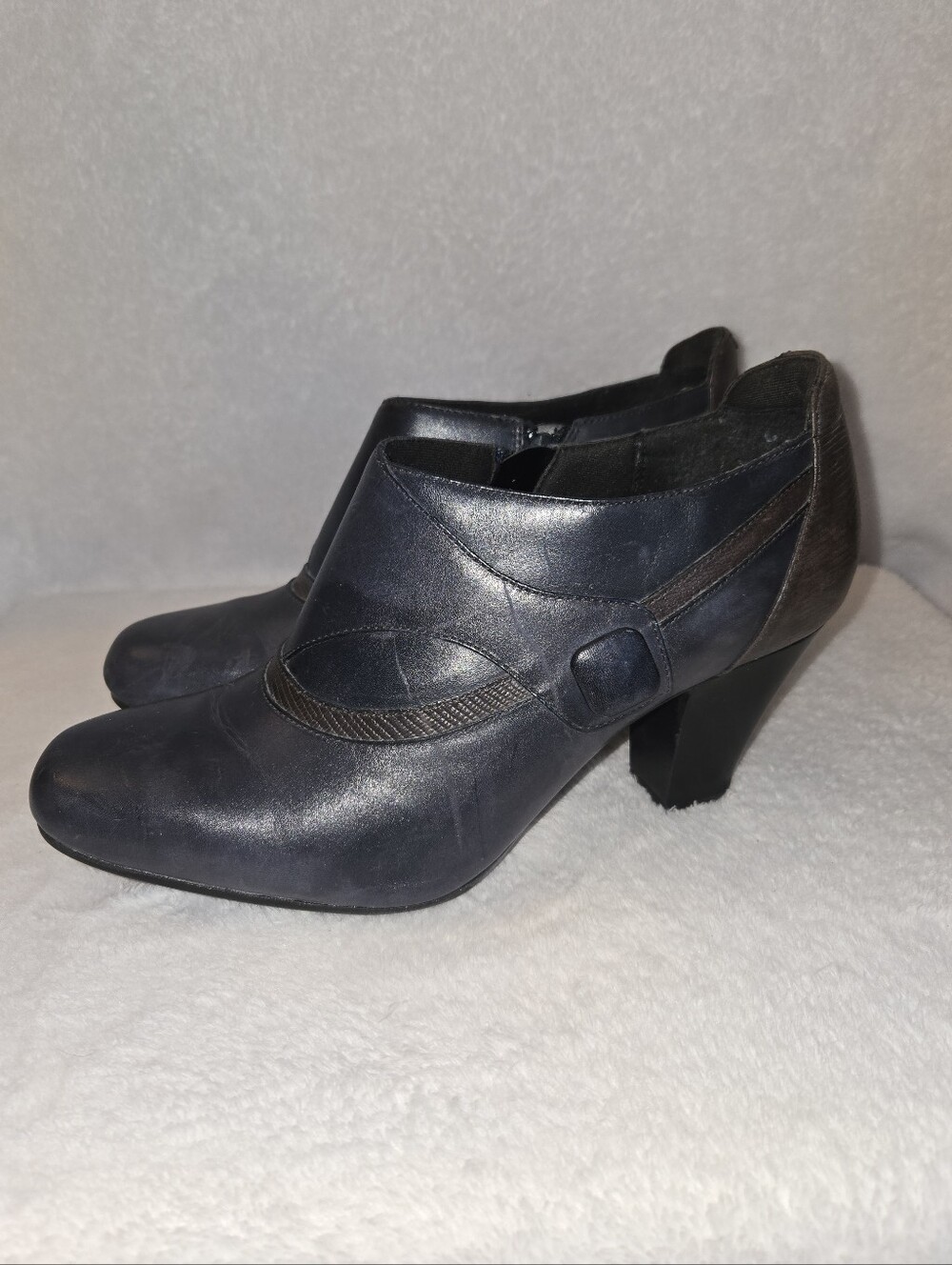 Ckark's Women's Navy Leather Ankle Heels
